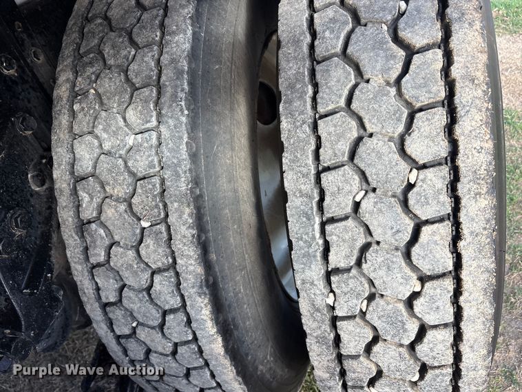 image for item EU0476 2012 Kenworth T800 dump truck