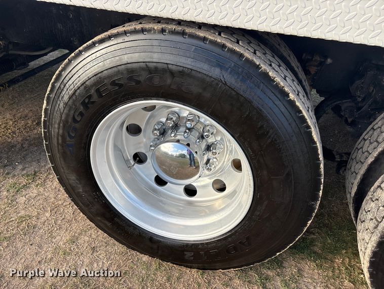 image for item EU0476 2012 Kenworth T800 dump truck