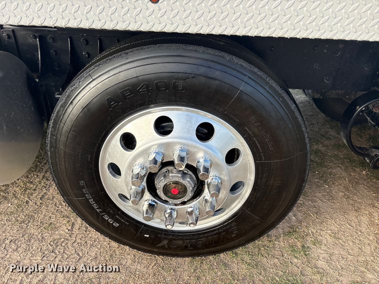 image for item EU0476 2012 Kenworth T800 dump truck