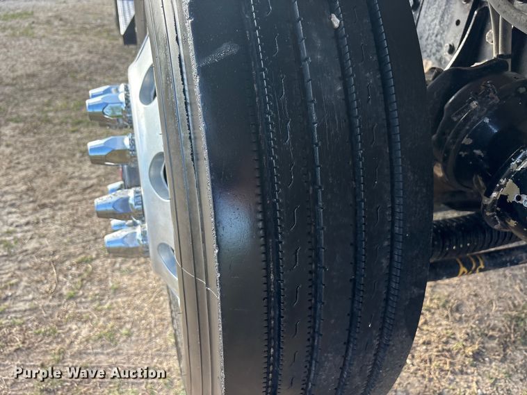 image for item EU0476 2012 Kenworth T800 dump truck