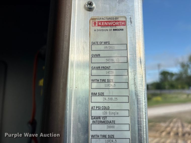 image for item EU0476 2012 Kenworth T800 dump truck