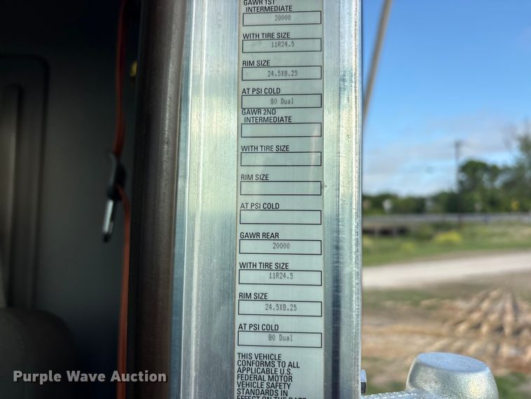 image for item EU0476 2012 Kenworth T800 dump truck