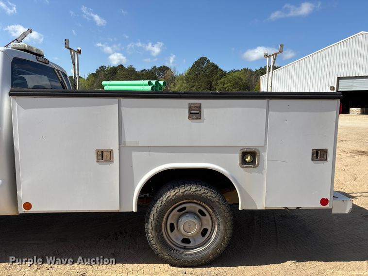 image for item EU0505 2013 Ford F350 Super Duty XL Crew Cab utility bed pickup truck