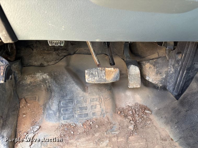 image for item EU0505 2013 Ford F350 Super Duty XL Crew Cab utility bed pickup truck