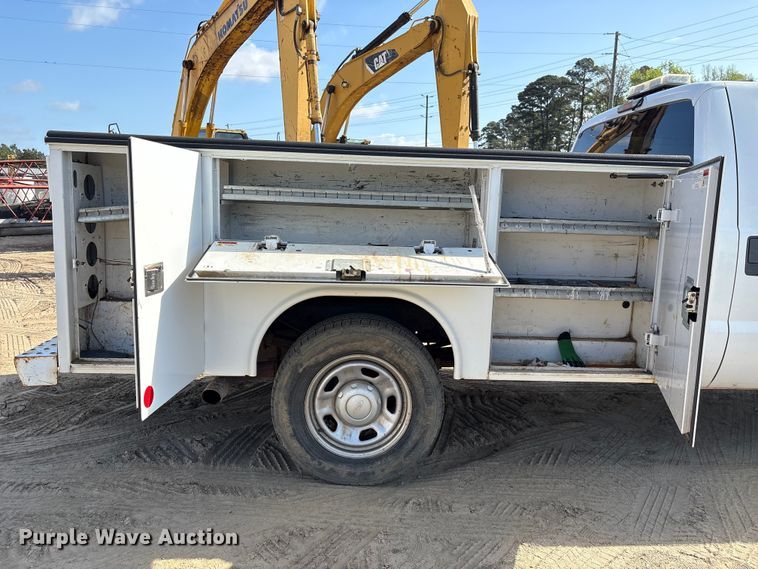 image for item EU0507 2016 Ford F350 Super Duty XL Crew Cab utility bed pickup truck