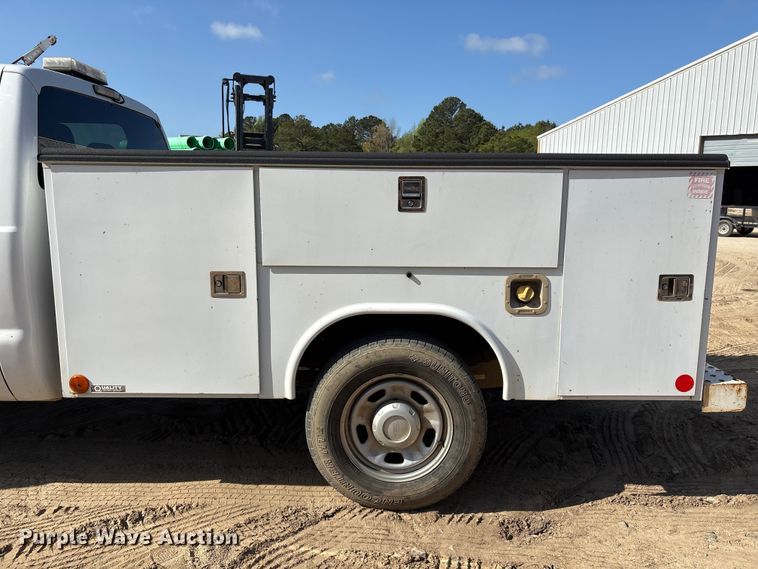 image for item EU0507 2016 Ford F350 Super Duty XL Crew Cab utility bed pickup truck