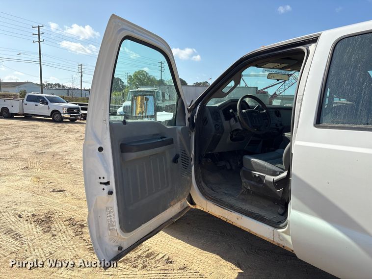 image for item EU0507 2016 Ford F350 Super Duty XL Crew Cab utility bed pickup truck