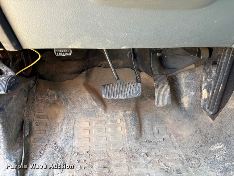 image for item EU0507 2016 Ford F350 Super Duty XL Crew Cab utility bed pickup truck