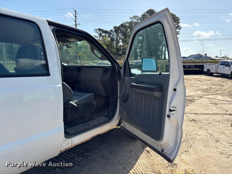 image for item EU0507 2016 Ford F350 Super Duty XL Crew Cab utility bed pickup truck