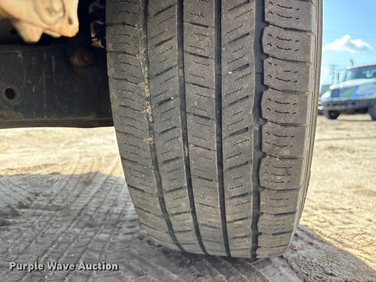 image for item EU0507 2016 Ford F350 Super Duty XL Crew Cab utility bed pickup truck