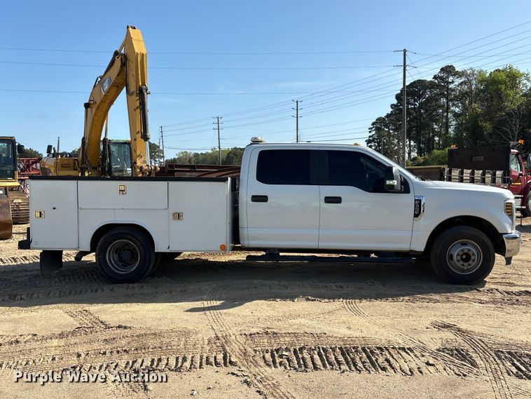 image for item EU0508 2019 Ford F350 Super Duty XL Crew Cab utility bed pickup truck