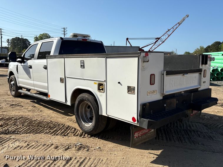 image for item EU0508 2019 Ford F350 Super Duty XL Crew Cab utility bed pickup truck