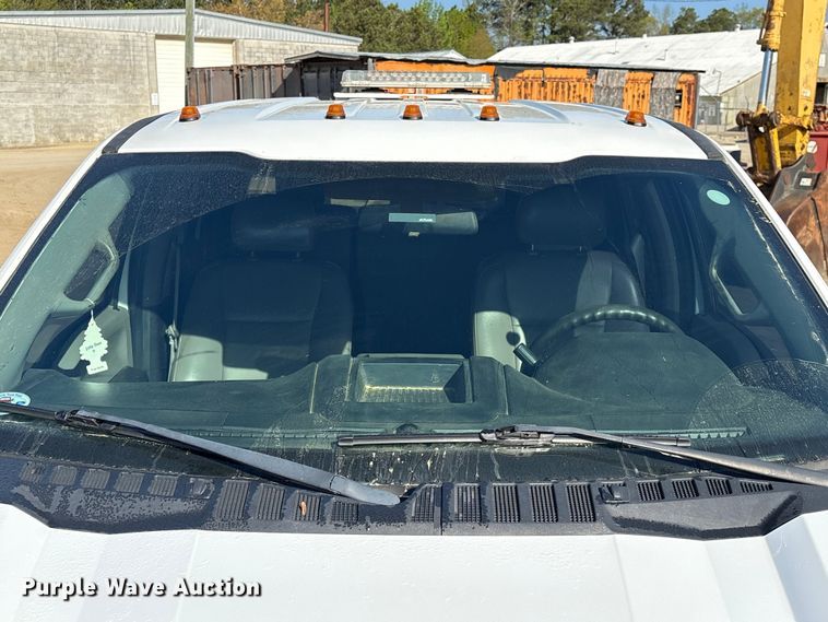 image for item EU0508 2019 Ford F350 Super Duty XL Crew Cab utility bed pickup truck