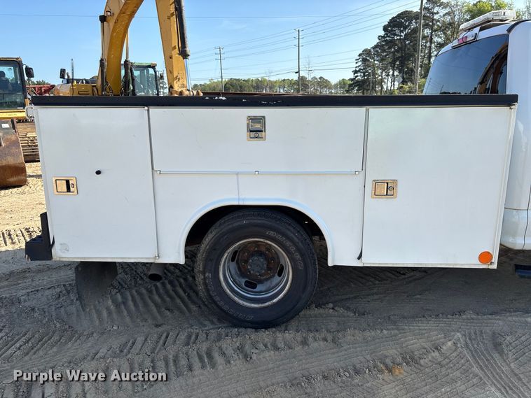 image for item EU0508 2019 Ford F350 Super Duty XL Crew Cab utility bed pickup truck