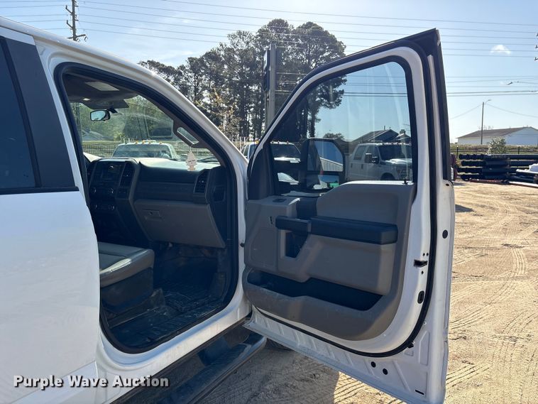 image for item EU0508 2019 Ford F350 Super Duty XL Crew Cab utility bed pickup truck