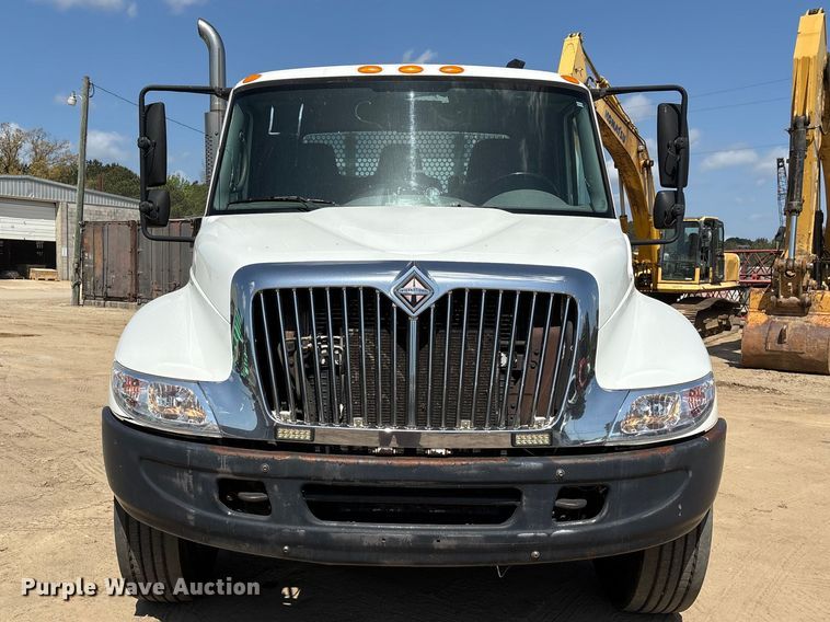 image for item EU0509 2005 International 4300 utility / service truck