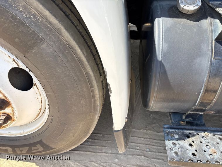 image for item EU0509 2005 International 4300 utility / service truck