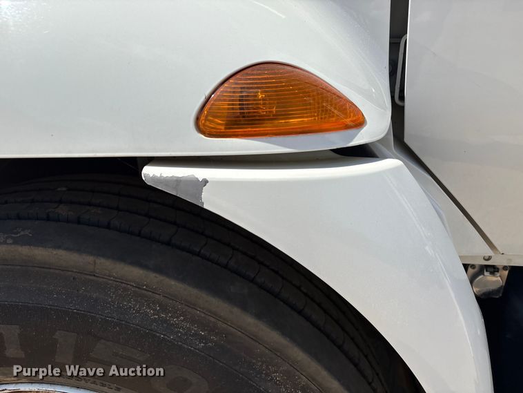 image for item EU0509 2005 International 4300 utility / service truck