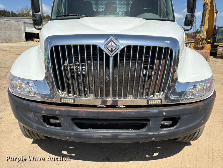 image for item EU0509 2005 International 4300 utility / service truck