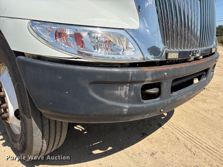 image for item EU0509 2005 International 4300 utility / service truck