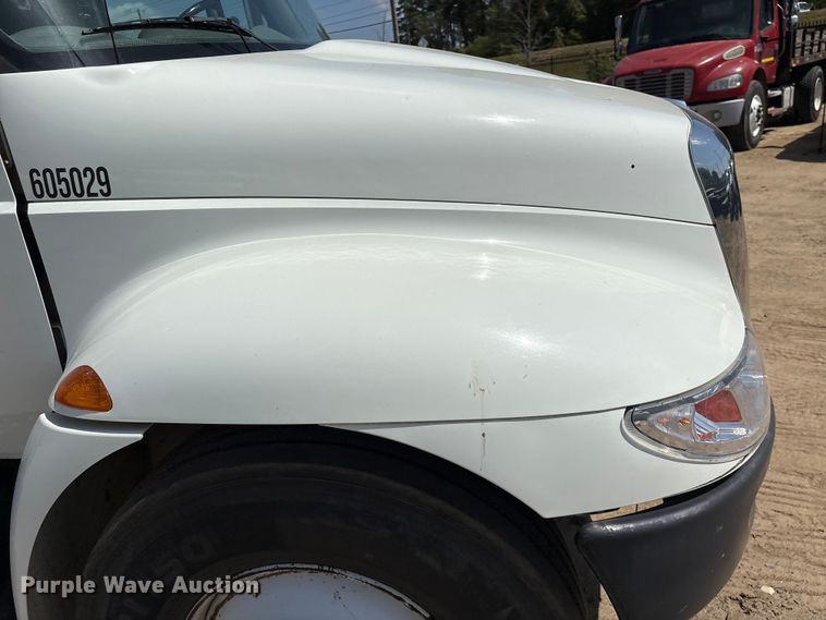 image for item EU0509 2005 International 4300 utility / service truck