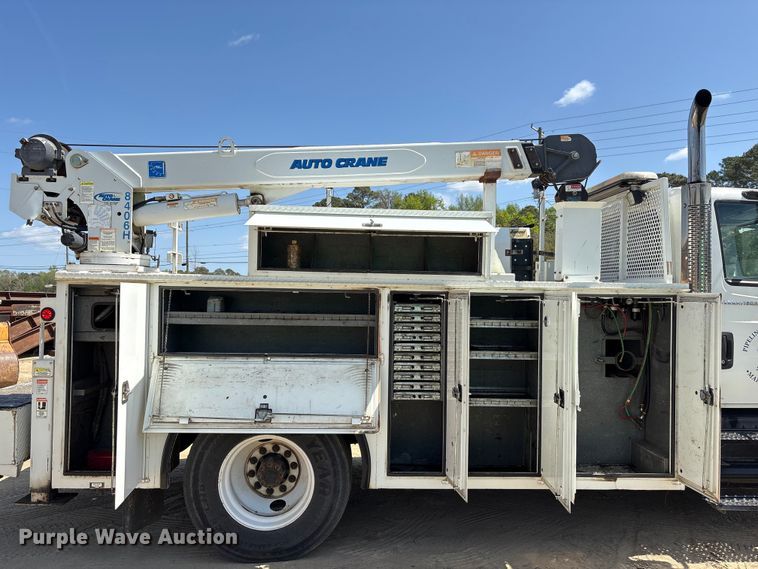 image for item EU0509 2005 International 4300 utility / service truck