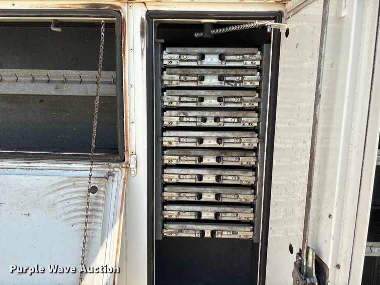 image for item EU0509 2005 International 4300 utility / service truck