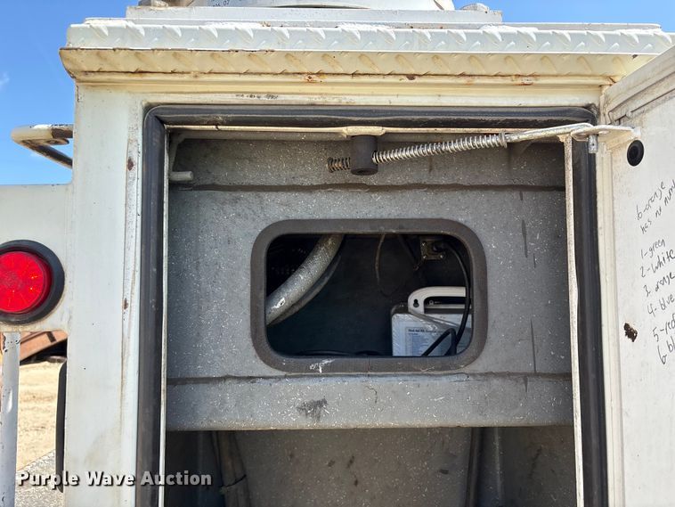 image for item EU0509 2005 International 4300 utility / service truck