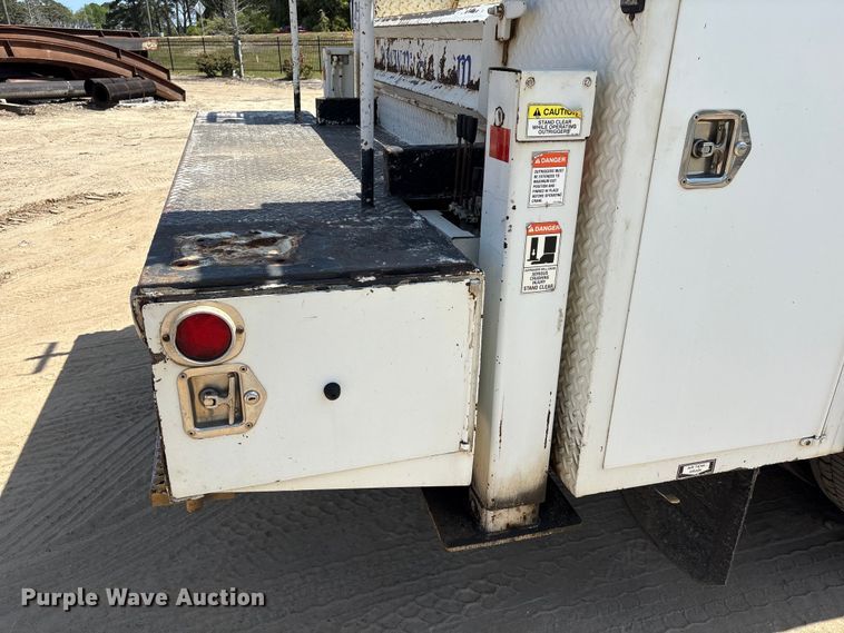 image for item EU0509 2005 International 4300 utility / service truck