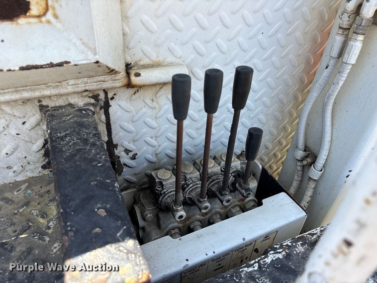 image for item EU0509 2005 International 4300 utility / service truck