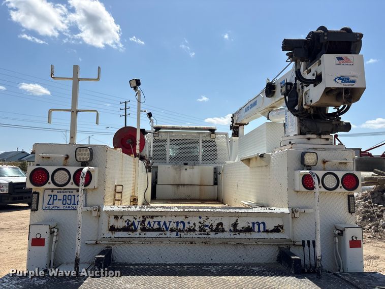 image for item EU0509 2005 International 4300 utility / service truck