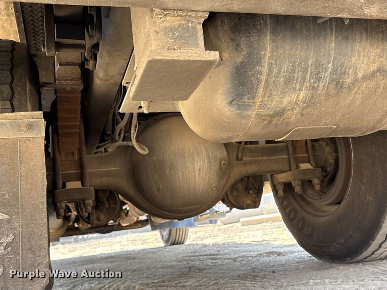 image for item EU0509 2005 International 4300 utility / service truck