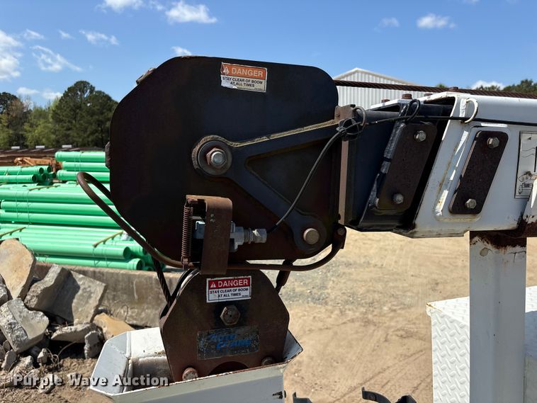 image for item EU0509 2005 International 4300 utility / service truck