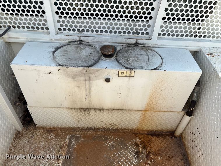 image for item EU0509 2005 International 4300 utility / service truck