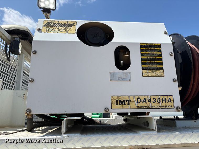 image for item EU0509 2005 International 4300 utility / service truck