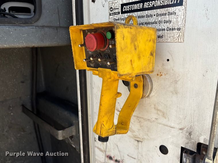 image for item EU0509 2005 International 4300 utility / service truck