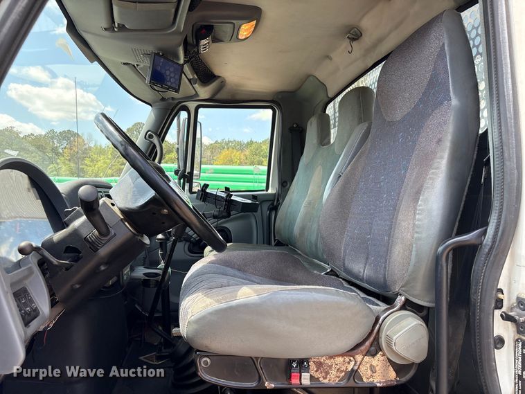 image for item EU0509 2005 International 4300 utility / service truck