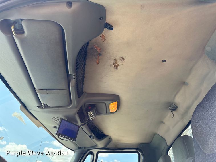 image for item EU0509 2005 International 4300 utility / service truck