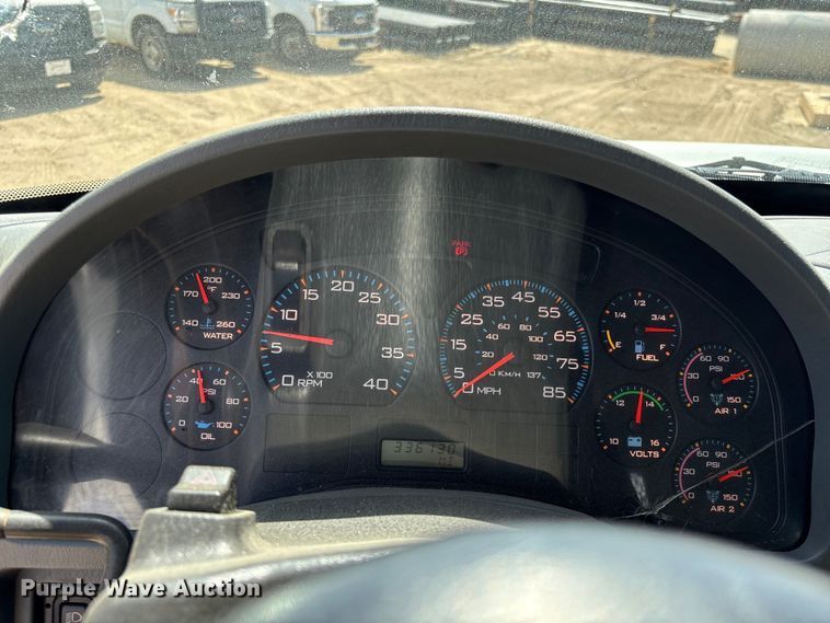 image for item EU0509 2005 International 4300 utility / service truck