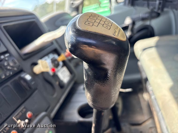 image for item EU0509 2005 International 4300 utility / service truck