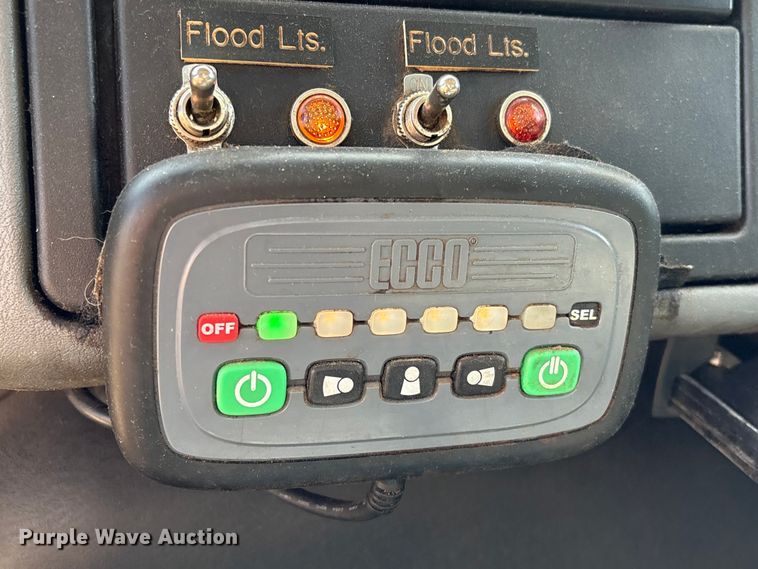 image for item EU0509 2005 International 4300 utility / service truck