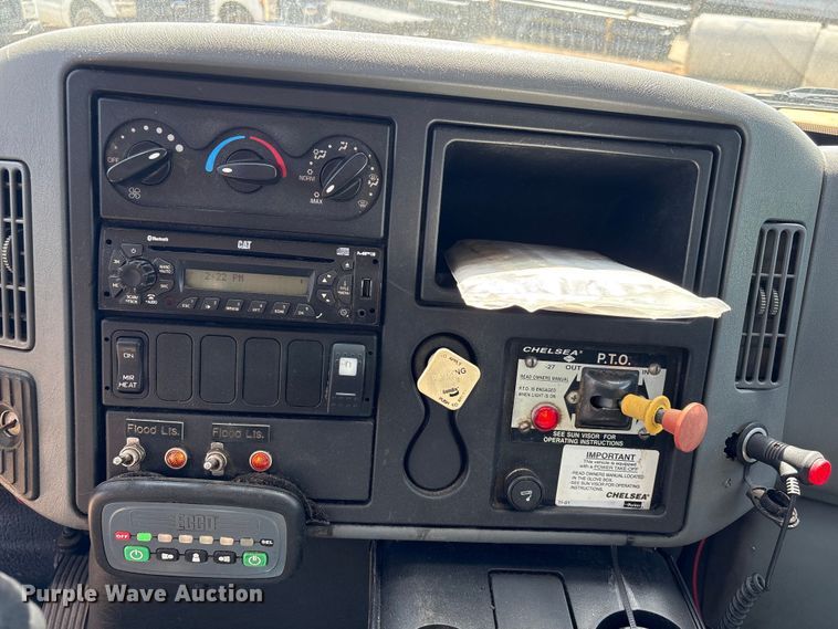 image for item EU0509 2005 International 4300 utility / service truck