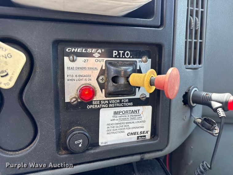 image for item EU0509 2005 International 4300 utility / service truck