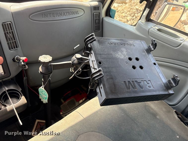 image for item EU0509 2005 International 4300 utility / service truck