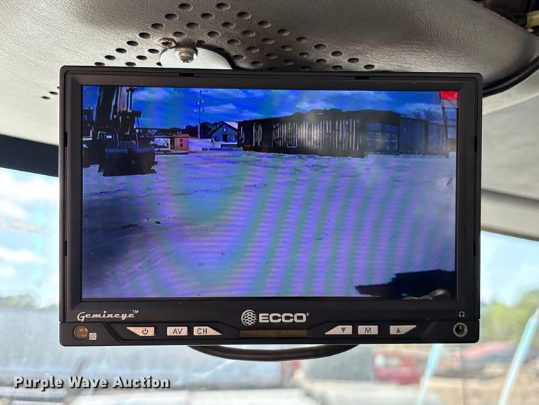 image for item EU0509 2005 International 4300 utility / service truck