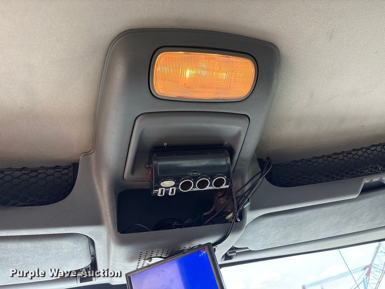 image for item EU0509 2005 International 4300 utility / service truck