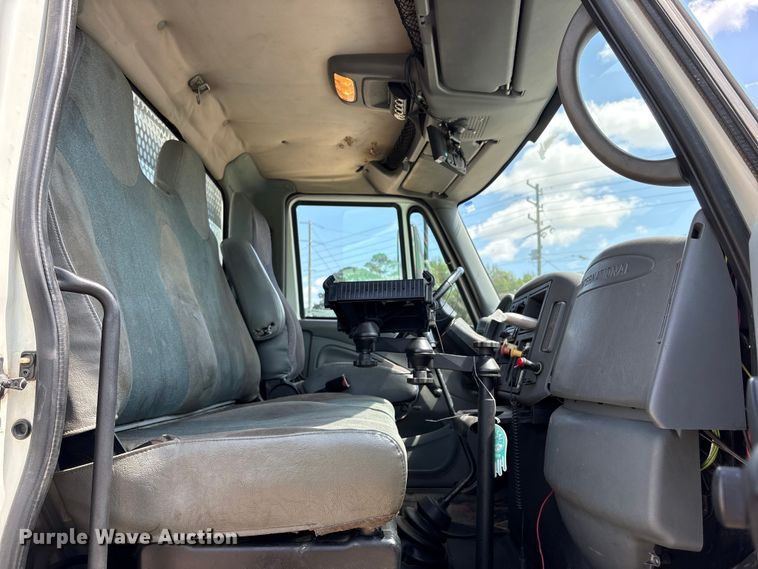 image for item EU0509 2005 International 4300 utility / service truck