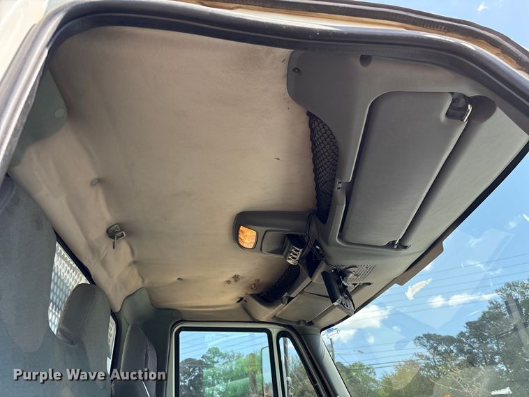 image for item EU0509 2005 International 4300 utility / service truck