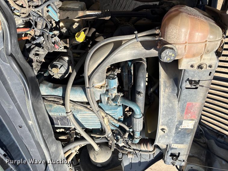 image for item EU0509 2005 International 4300 utility / service truck