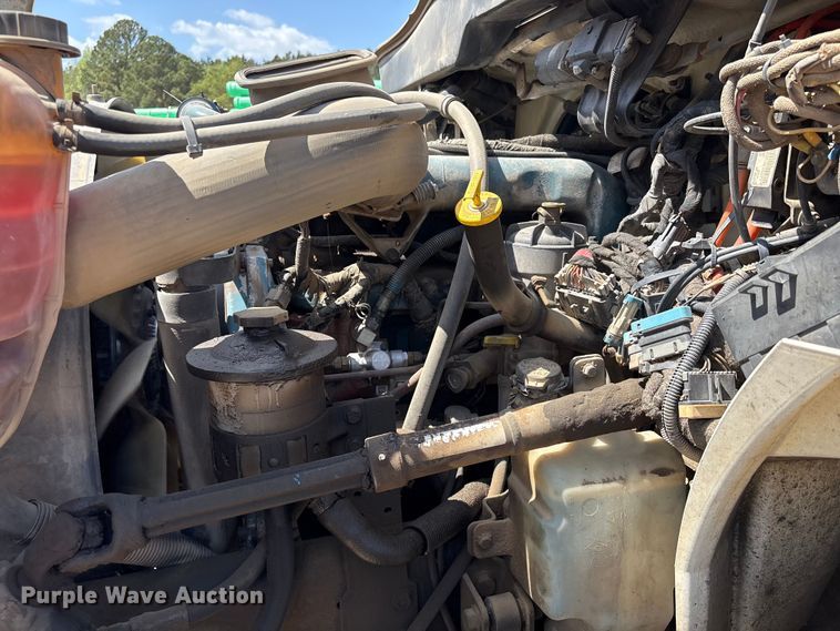 image for item EU0509 2005 International 4300 utility / service truck